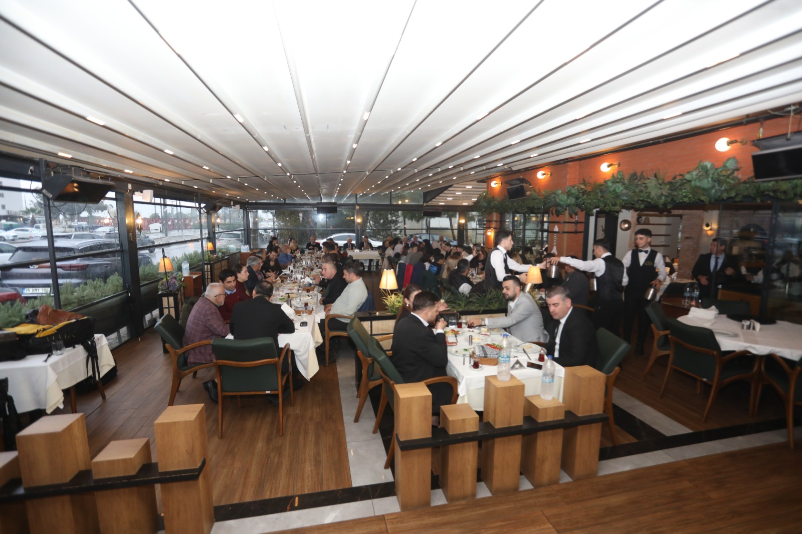 İlker KARA İzmir’de Gençlerle ve Kadınlarla Enerji Patlaması Yaptı!