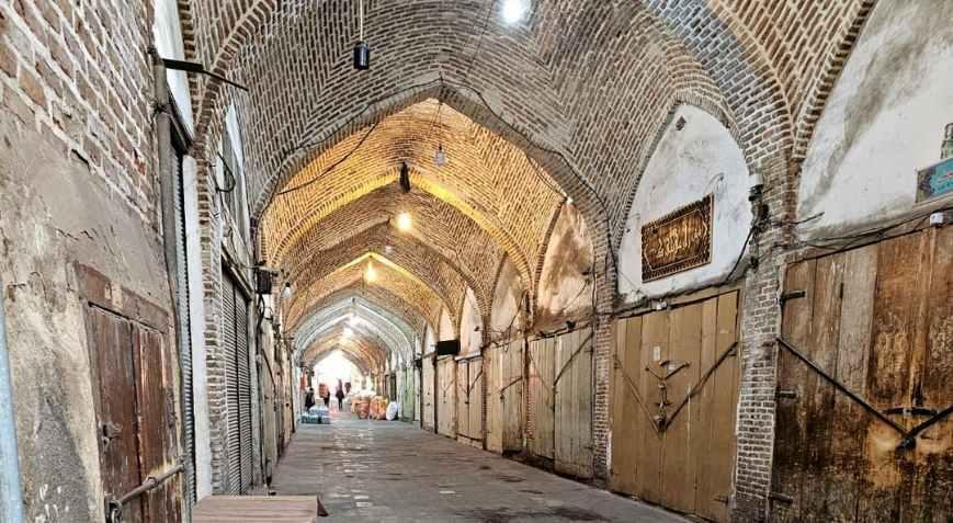 İran’da Protestolar Yayılıyor: Tebriz Kapalı Çarşı’da Ticaret Durdu