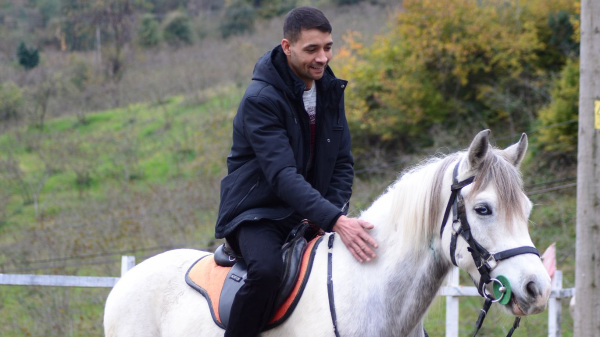 GENÇLİĞİN SESİ, SAHANIN GÜCÜ: ZÜLFİKAR BİLGİÇ SİYASETTE YÜKSELİYOR