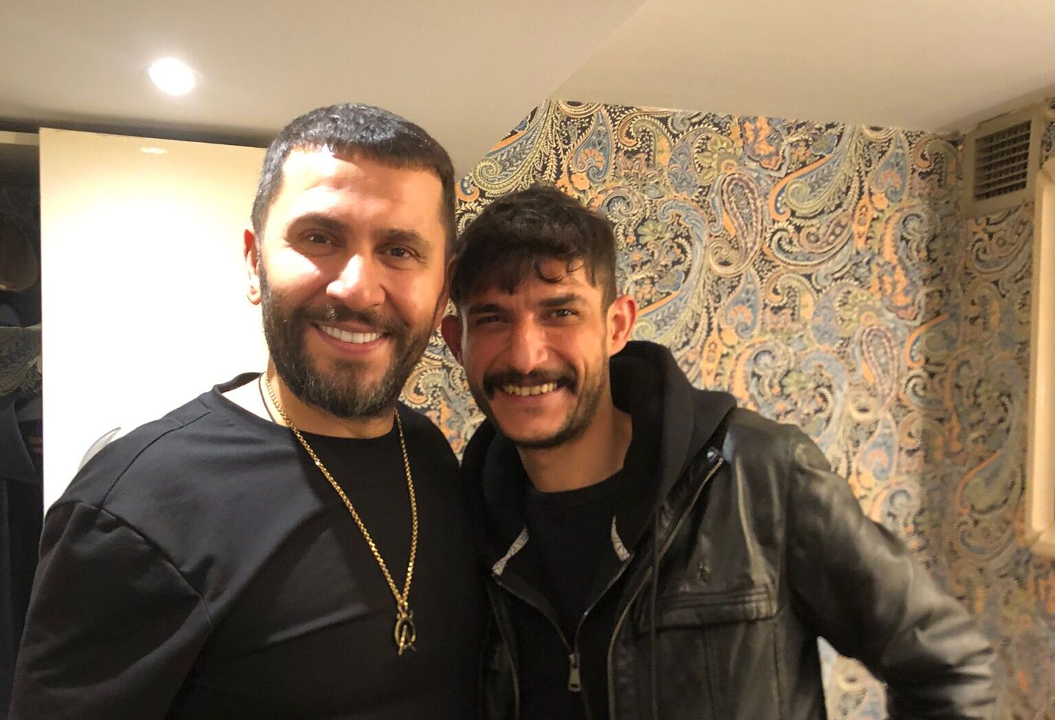 Kemal Ünlü’den Unutulmaz Gece: Sahnedeki Duygu İzleyiciyi Ayağa Kaldırdı