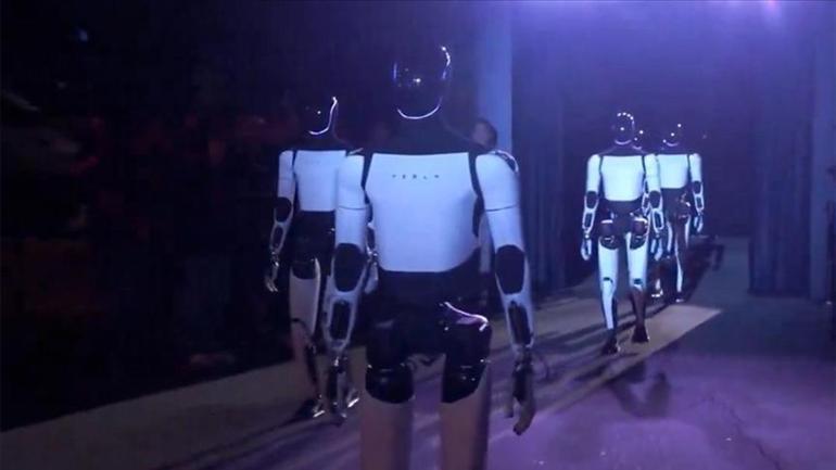 Elon Musk'tan dikkat çeken açıklama: Sayıları insanlardan daha fazla olacak