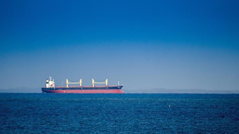 İran, Basra Körfezi’nde ABD’ye Ait Petrol Tankerini Füzelerle Hedef Aldı