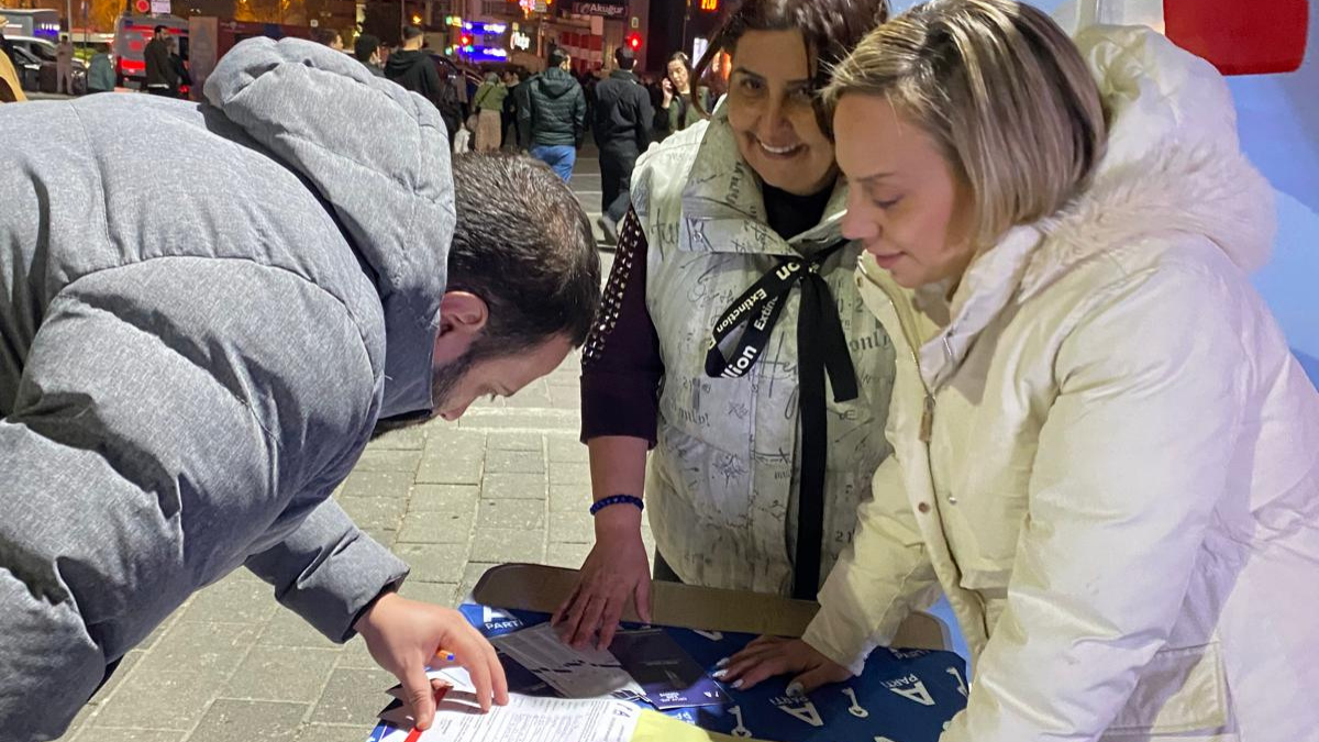 Osmangazi’de Siyasi Hareketlilik: Anahtar Partisi Kadın Kolları Başkanı Tuğba Binler Dikkat Çekiyor