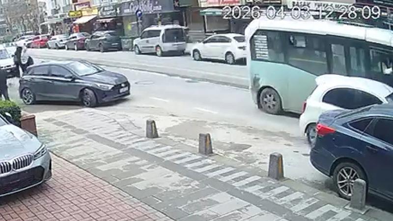 Bağlarbaşı’nda Minibüs ile Otomobil Çarpıştı: 3 Yaralı