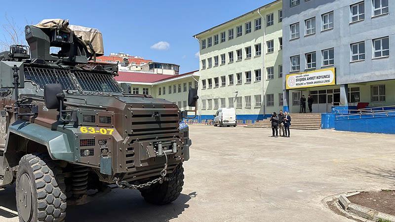 “Eski Öğrenci Okuluna Silahla Saldırdı: 16 Yaralı, Saldırgan İntihar Etti”