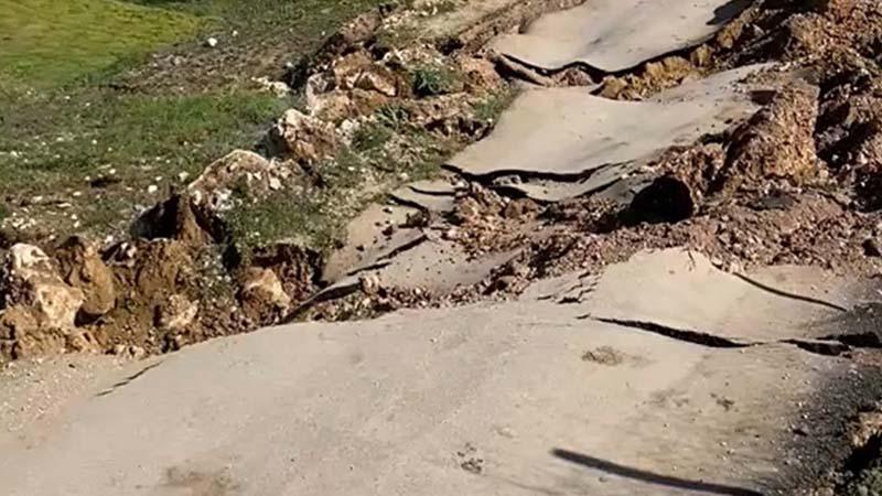 Yağışların Ardından Heyelan: Köy Yolunda Ulaşım Kapatıldı