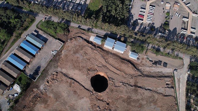 İskenderun’daki Şantiye Sahasında 45 Metre Derinliğinde Obruk Oluştu