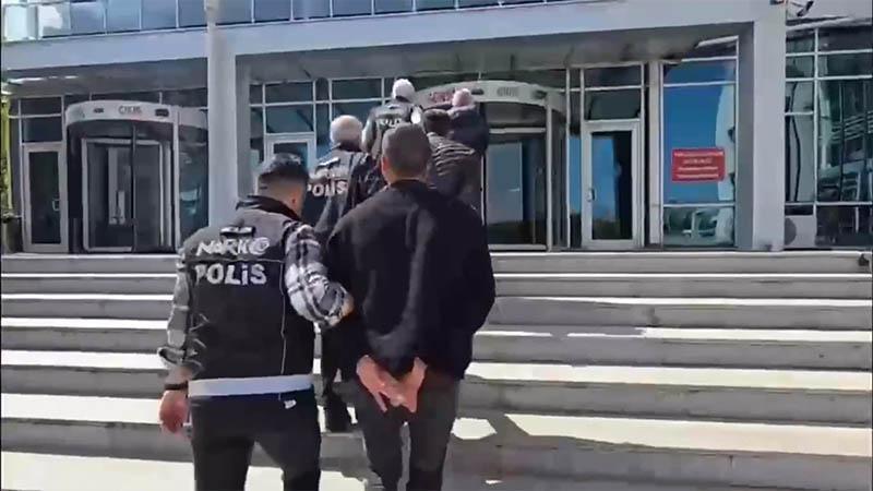 69 İLDE EŞ ZAMANLI BASKIN! 1 BİNİ AŞKIN ŞÜPHELİ YAKALANDI, MİLYONLARCA HAP ELE GEÇİRİLDİ