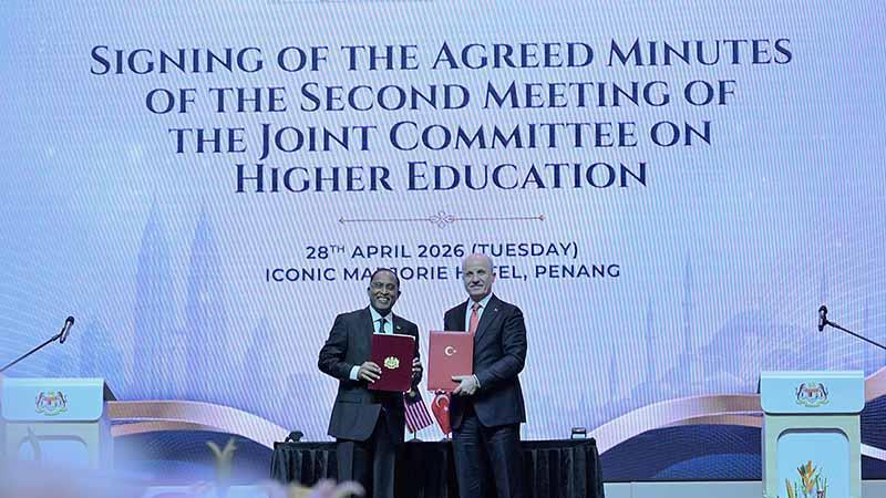 Erol Özvar Malezya’da Yükseköğretim Zirvesine Katıldı: İş Birliği ve Küresel Eğitim Vurgusu