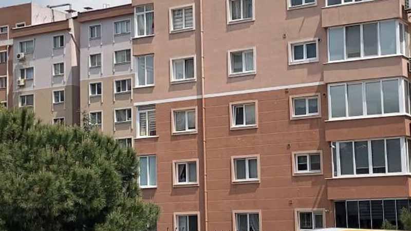 Tartıştığı Eşini Bıçakladı, Sonra Karakola Gidip Teslim Oldu