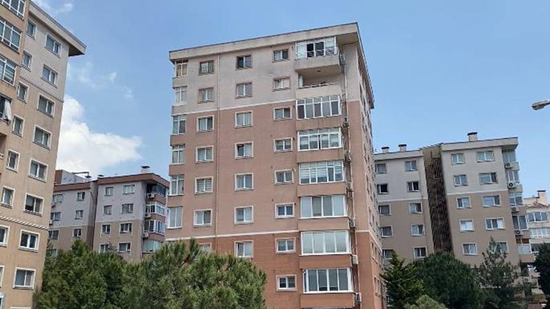 İstanbul’da site dairesinde dehşet: Eşini bıçaklayıp kaçtı
