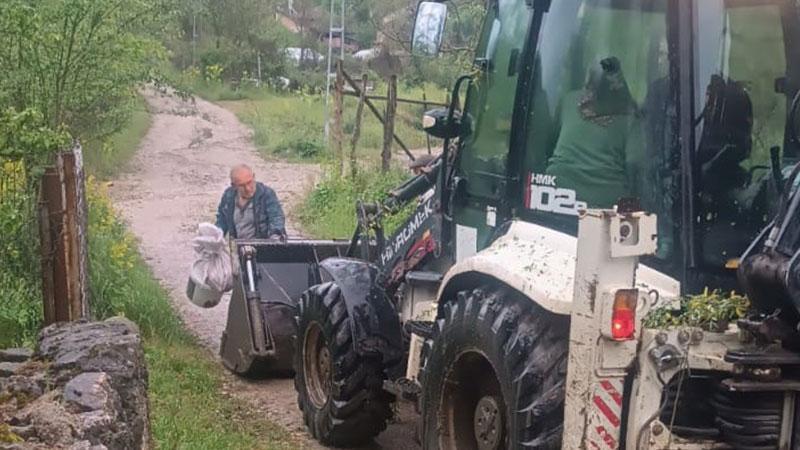 Karabük’te Sel Paniği: Mahsur Kalan 3 Kişi İş Makinesiyle Kurtarıldı!