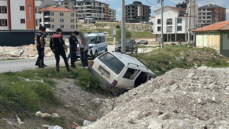 EHLİYETSİZ SÜRÜCÜNÜN KAÇIŞI PAHALIYA PATLADI: ŞARAMPOLE UÇTU, 282 BİN LİRA CEZA YEDİ!