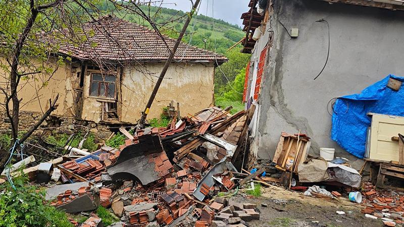 Tokat’ta Şiddetli Yağış Sonrası Heyelan: 2 Ev Tahliye Edildi