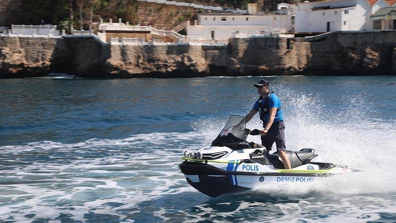 Antalya’da Deniz Güvenliği: “İyi Yüzücü Olsanız Bile Akıntıya Dikkat!”