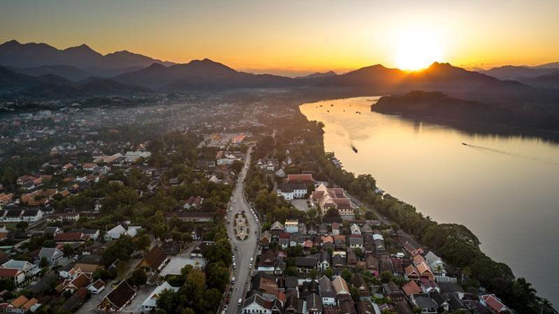 LAOS’TA MAĞARA FACİASI! SEL SONRASI 7 KİŞİ MAHSUR KALDI