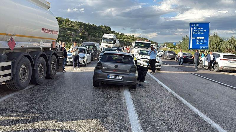 GÖLBAŞI’NDA FECİ KAZA: 3 KİŞİ HAYATINI KAYBETTİ, ÇOK SAYIDA YARALI