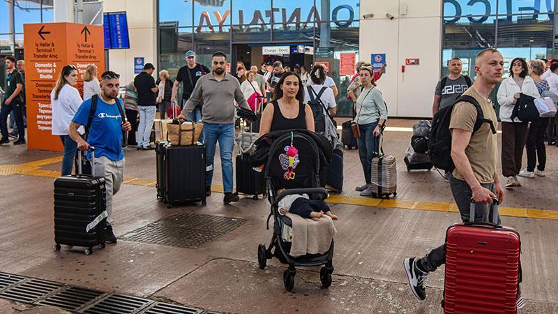 Antalya’ya Yılın İlk Beş Ayında 3,5 Milyonun Üzerinde Dış Hat Yolcusu Geldi