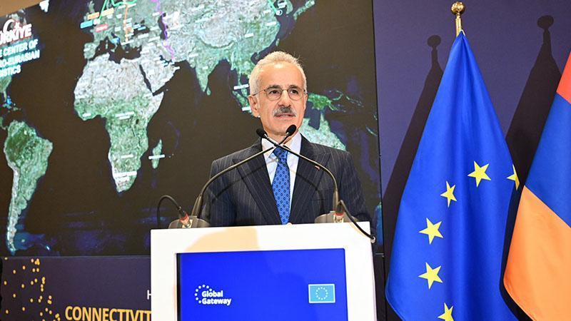 Bakan Uraloğlu Brüksel’de Orta Koridor’un Stratejik Önemine Dikkat Çekti