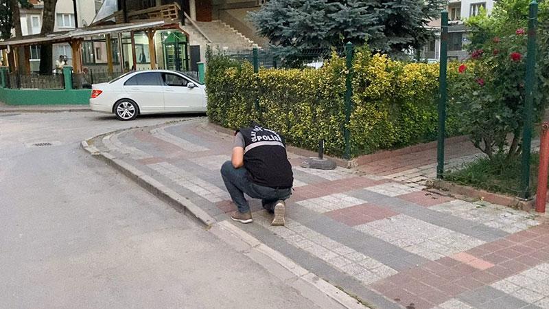 Sokak ortasında silahlı kavga: Genç ayağından vuruldu