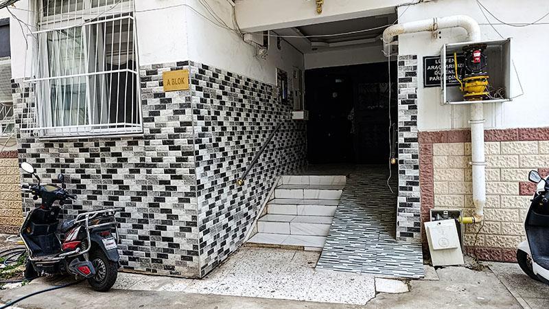 Eşini Çekiçle Darp Edip Boğazını Kesti! Şüpheli Kaçtı