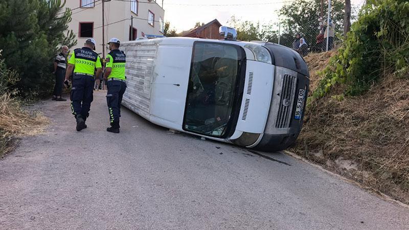 İnegöl’de Tarım İşçilerini Taşıyan Servis Minibüsü Devrildi: 7 Yaralı