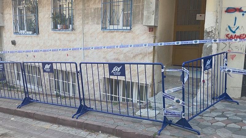 Sultangazi’de 3 katlı bina çatlaklar nedeniyle tahliye edildi! Kolonlardaki hasar paniğe yol açtı