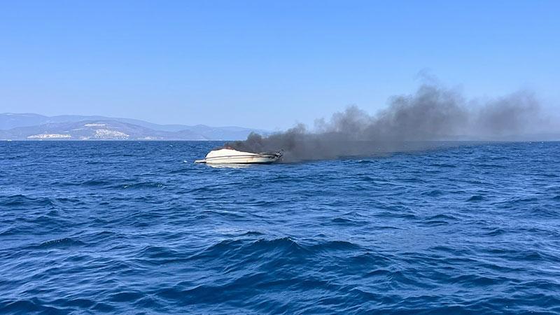 Didim Açıklarında Tekne Faciası! Alevlerden Kaçmak İçin Denize Atladılar