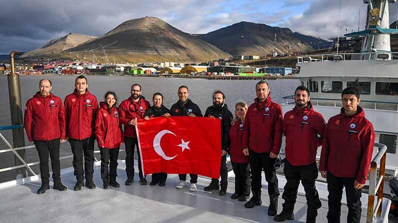 Bakan Kacır: Antarktika’da kalıcı Türk bilim üssü kurulacak