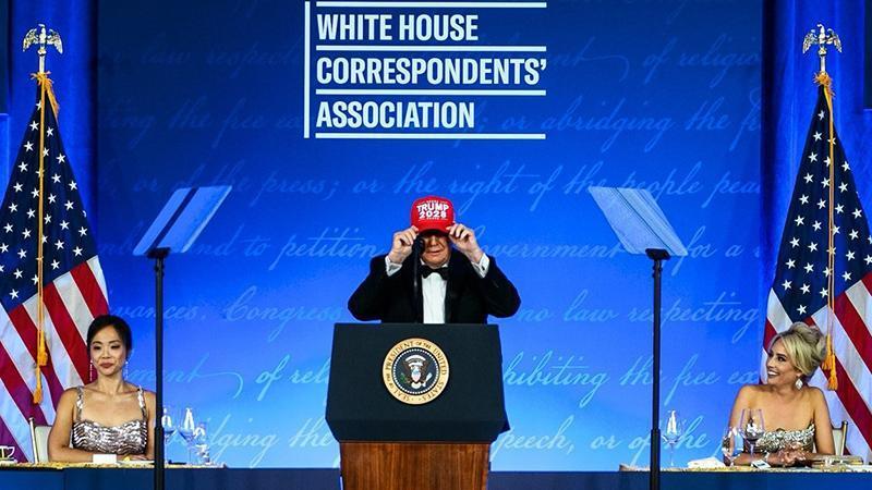 ABD Başkanı Donald Trump’tan Beyaz Saray Muhabirleri Yemeği’nde Sürpriz Çıkış: Dördüncü Kez Başkanlığa Aday Olacak