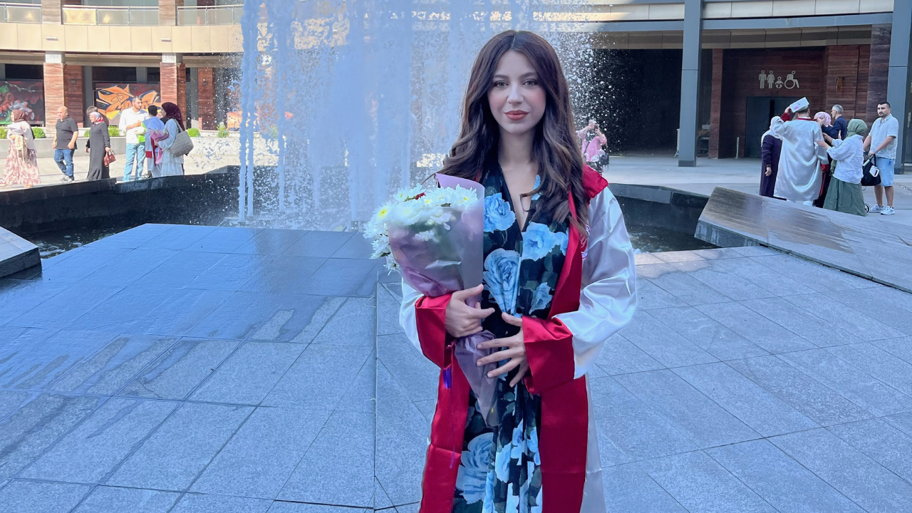 Oyuncu Nazlı Nur Keklik Bu Kez Rolüyle Değil Mezuniyetiyle Gündemde