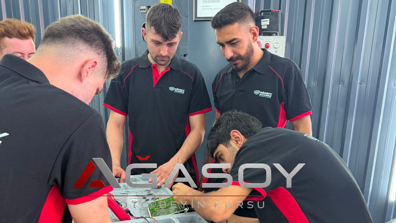 AĞASOY OTO BEYİN KURSU’NDA BÜYÜK BAŞARI: 34 MEZUN KENDİ İŞİNİN PATRONU OLDU!