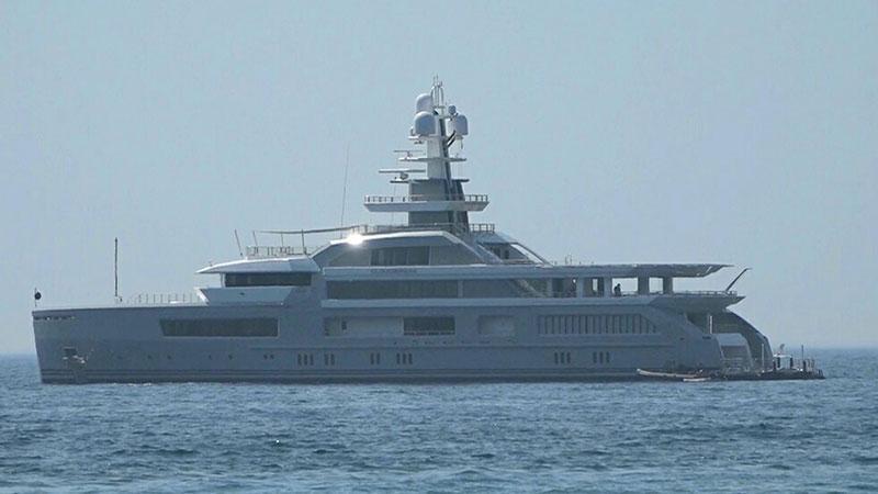 250 milyon dolarlık mega yat Kuşadası açıklarına demirledi