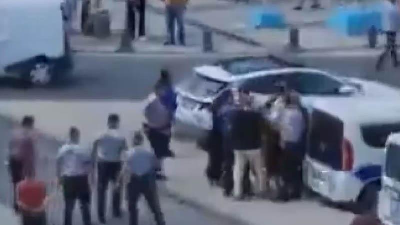Bayrampaşa Otogarı’nda kısa mesafe kavgası! Taksici ve arkadaşı 3 kişiyi darbetti
