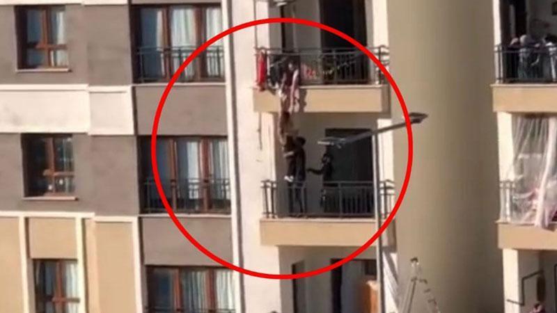 BALKONDAN DÜŞMEK ÜZERE OLAN KIZ ÇOCUĞUNU KAT MİNİKLERİYLE KURTARDI