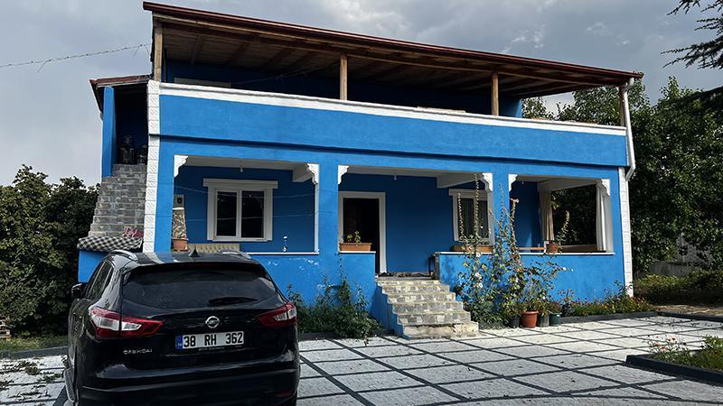 Çatı temizliği sırasında aynı aileden 4 kişiye arılar saldırdı