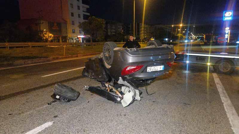 Bursa’da kamyonete çarpan otomobil takla attı: 1’i ağır, 3 yaralı