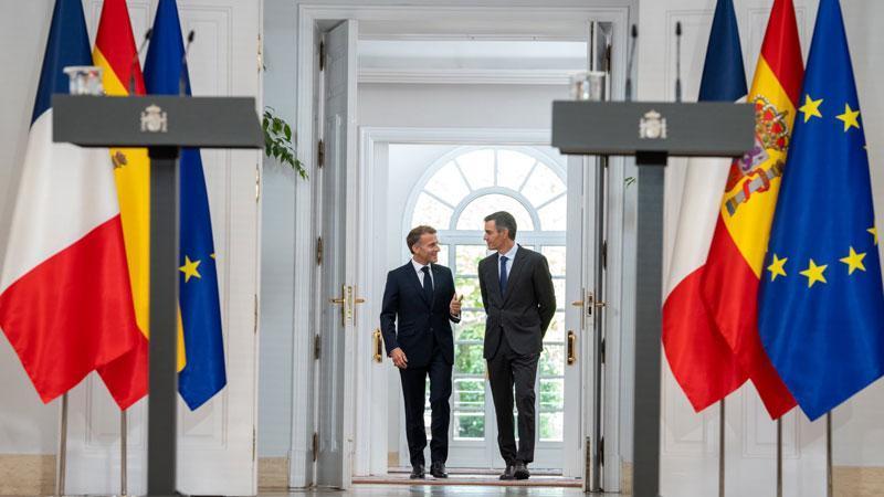 Macron’dan İngiltere’ye İngiltere’nin AB’ye dönüşü için destek mesajı