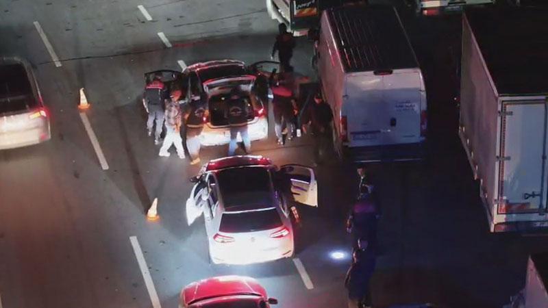 Küçükçekmece’de asayiş denetimi: Firari 2 şüpheli yakalandı