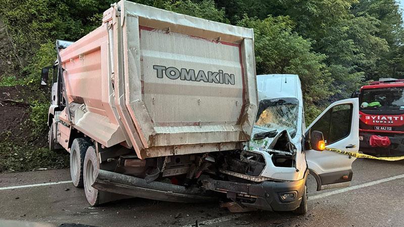 Ordu’da Kamyon ile Yolcu Minibüsü Çarpıştı: 1 Ölü, 23 Yaralı