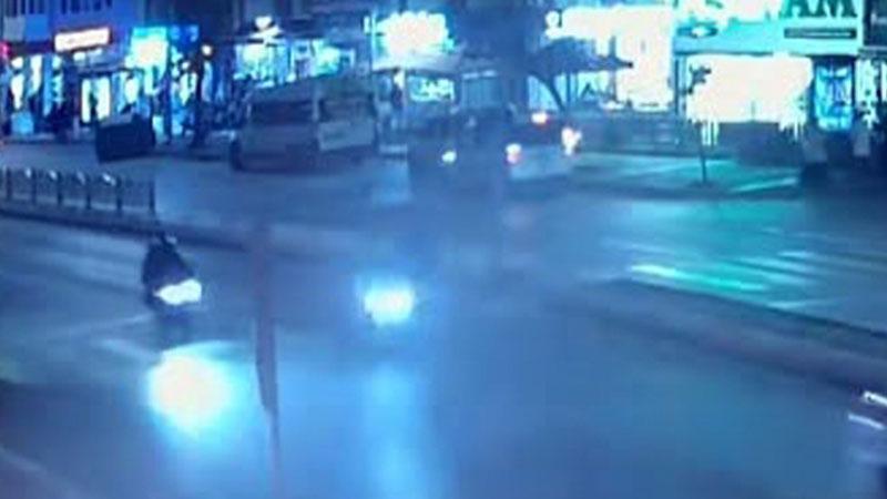 İki Motosiklet Çarpıştı: 1 Yaralı, Kaza Anı Kamerada