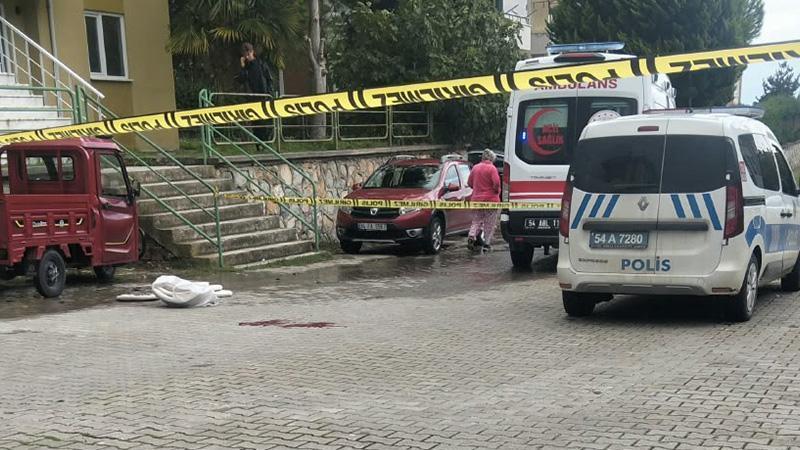 Sakarya’da eski üst komşusunun silahlı saldırısına uğrayan kişi hayatını kaybetti